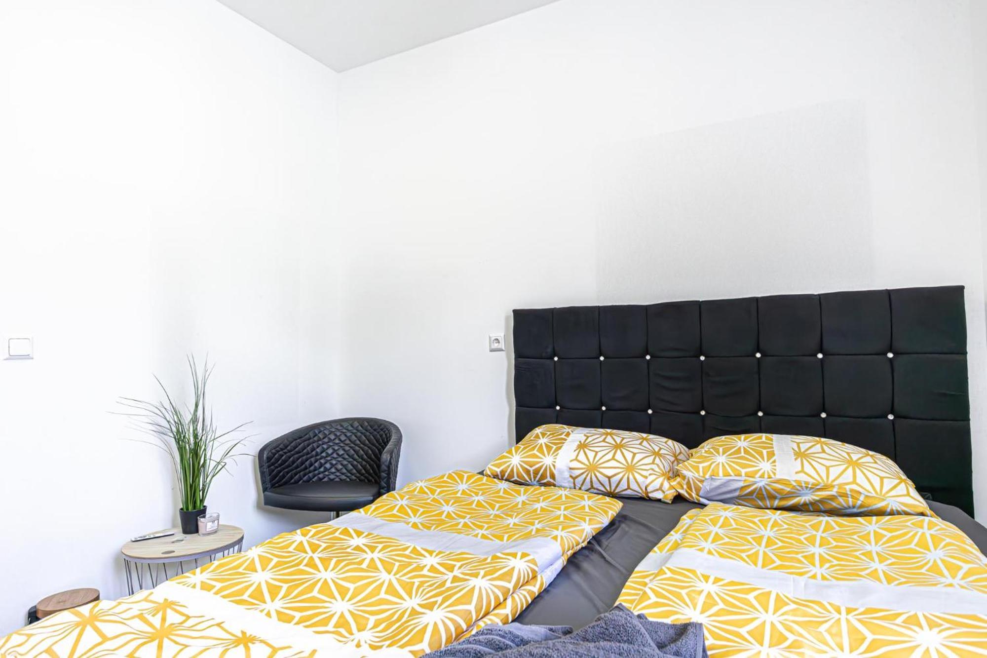 Near Schoenbrunn - Economy Rooms In Shared Apartment At Meidling Train Station Wien Exteriör bild