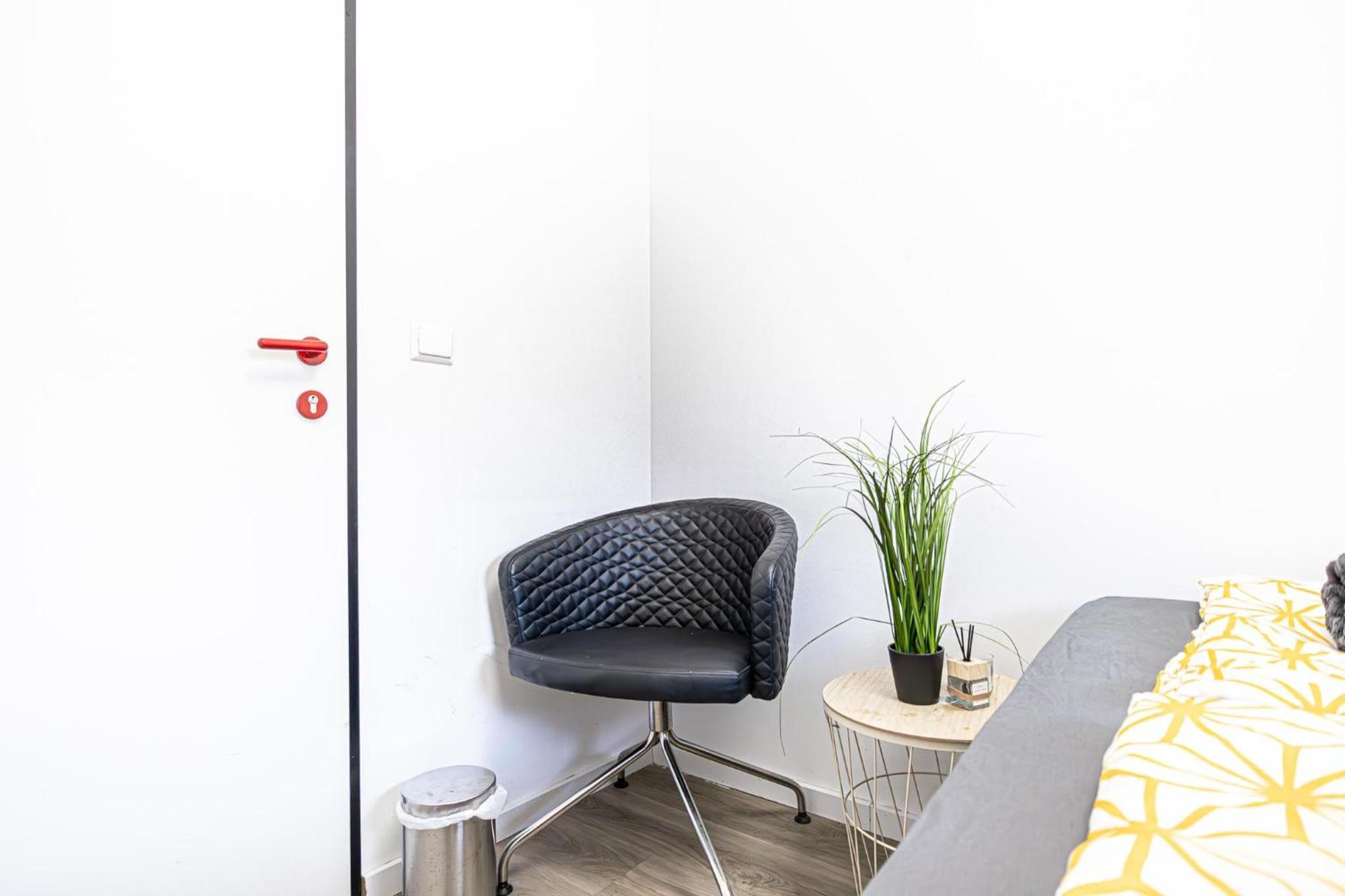 Near Schoenbrunn - Economy Rooms In Shared Apartment At Meidling Train Station Wien Exteriör bild