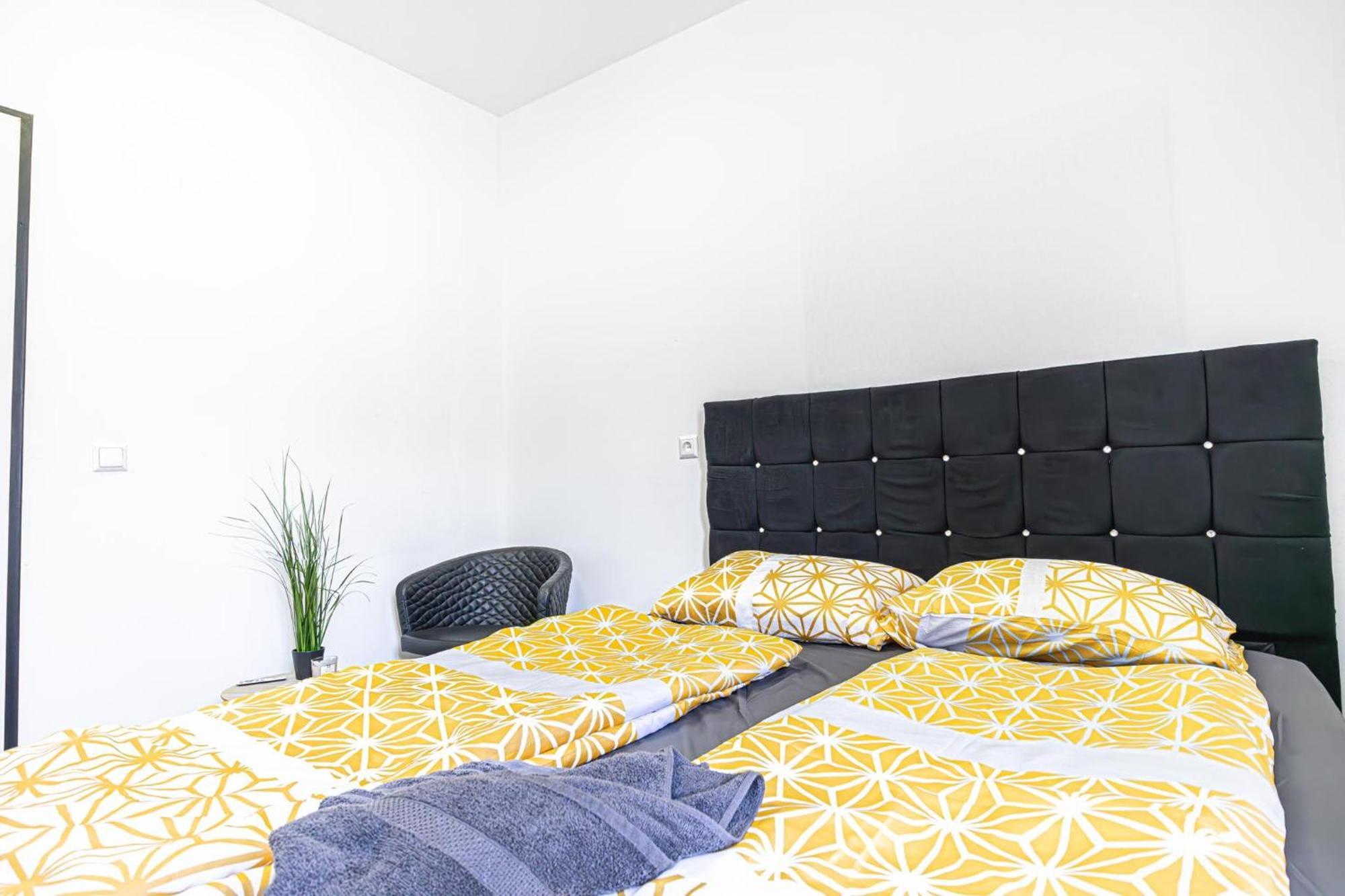 Near Schoenbrunn - Economy Rooms In Shared Apartment At Meidling Train Station Wien Exteriör bild
