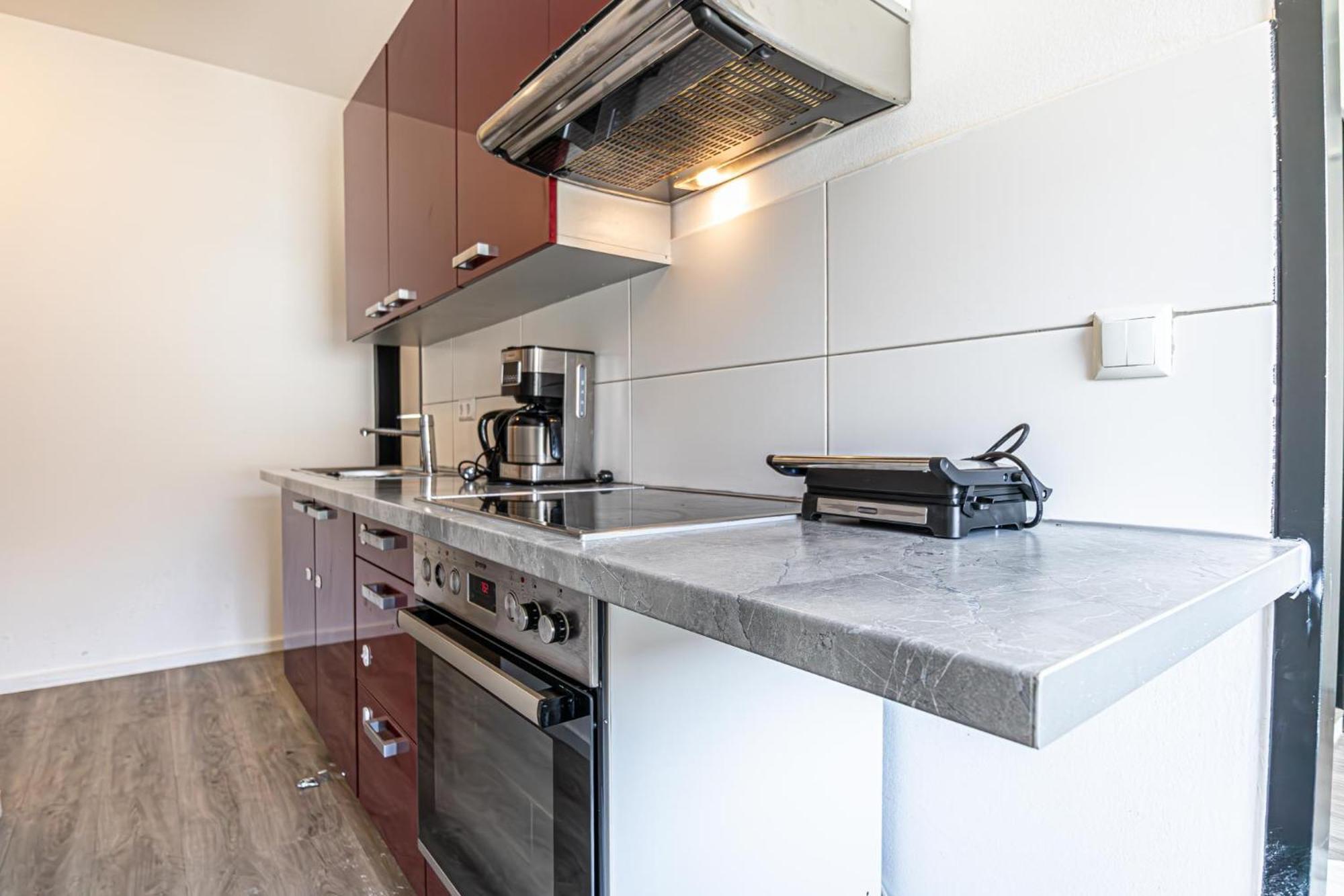 Near Schoenbrunn - Economy Rooms In Shared Apartment At Meidling Train Station Wien Exteriör bild