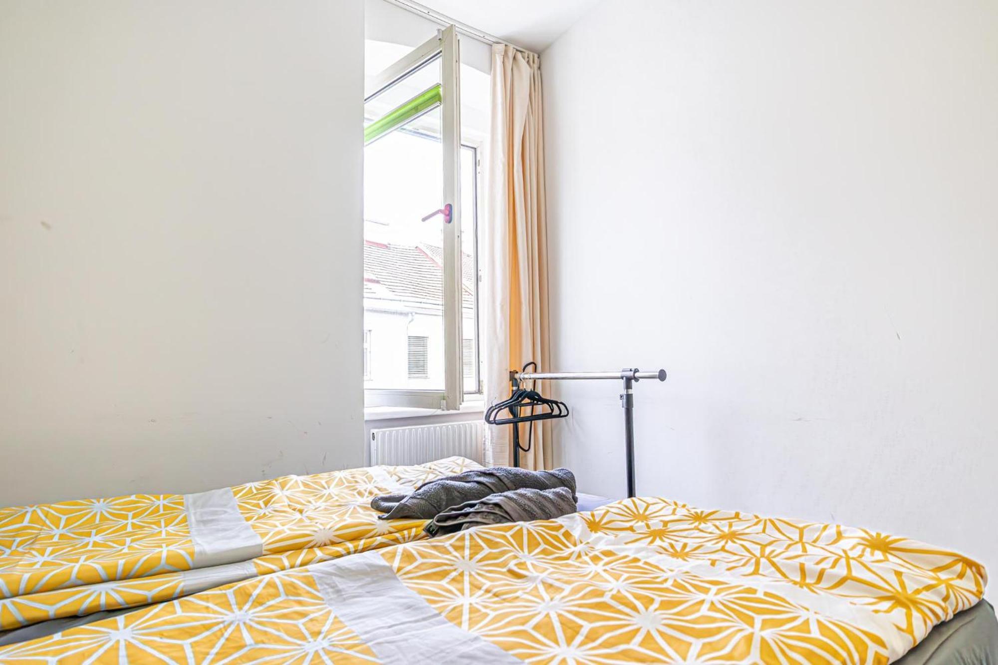 Near Schoenbrunn - Economy Rooms In Shared Apartment At Meidling Train Station Wien Exteriör bild