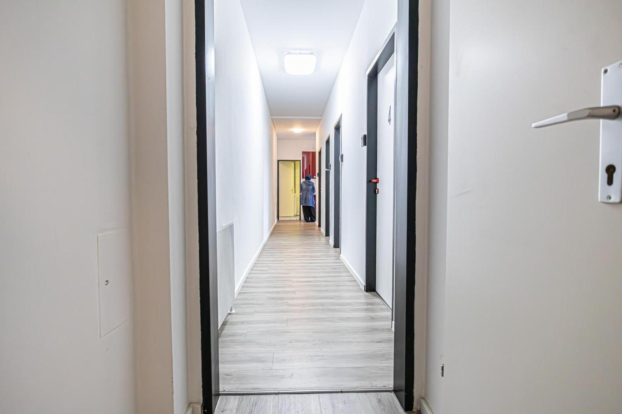 Near Schoenbrunn - Economy Rooms In Shared Apartment At Meidling Train Station Wien Exteriör bild