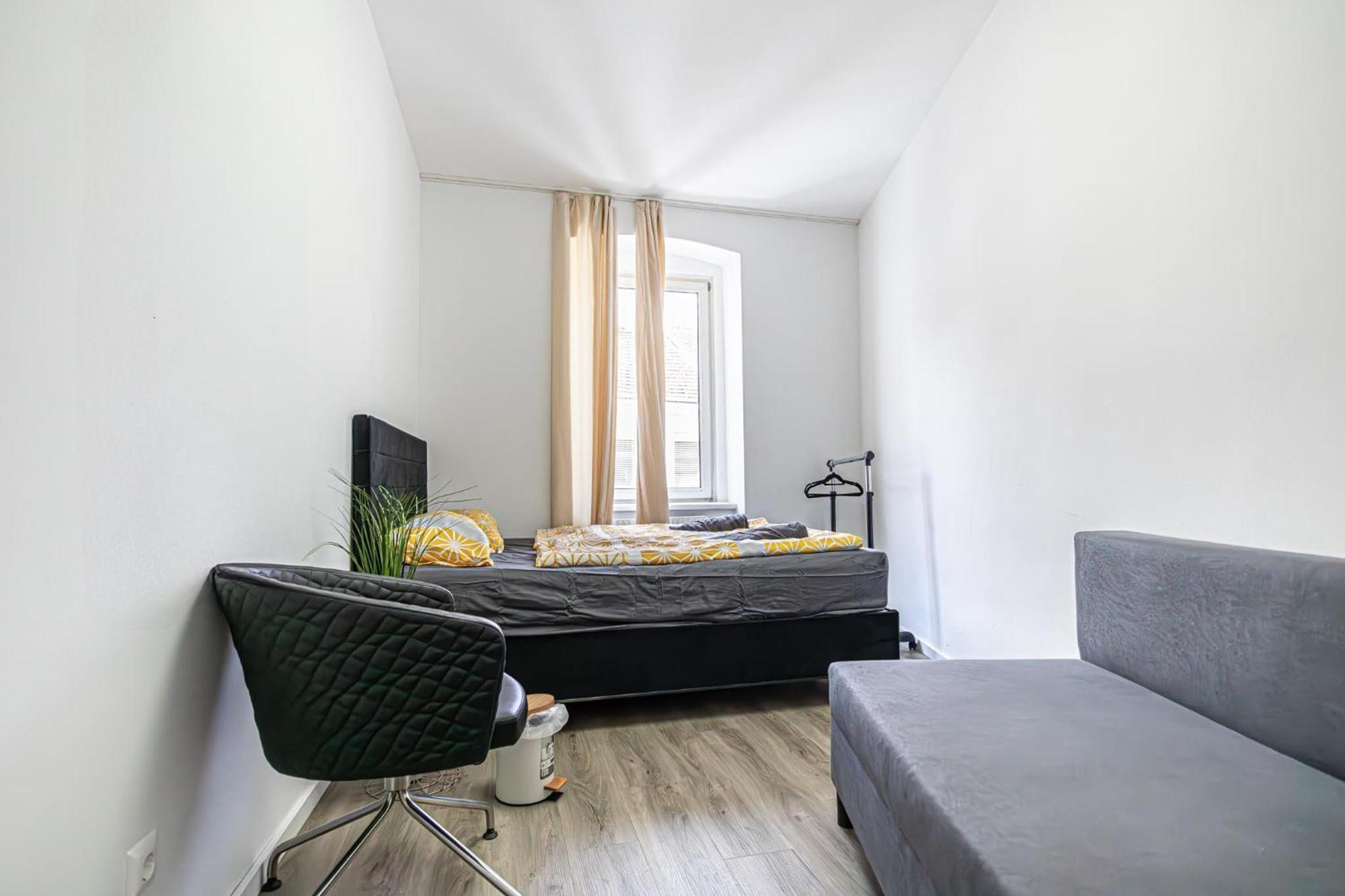 Near Schoenbrunn - Economy Rooms In Shared Apartment At Meidling Train Station Wien Exteriör bild