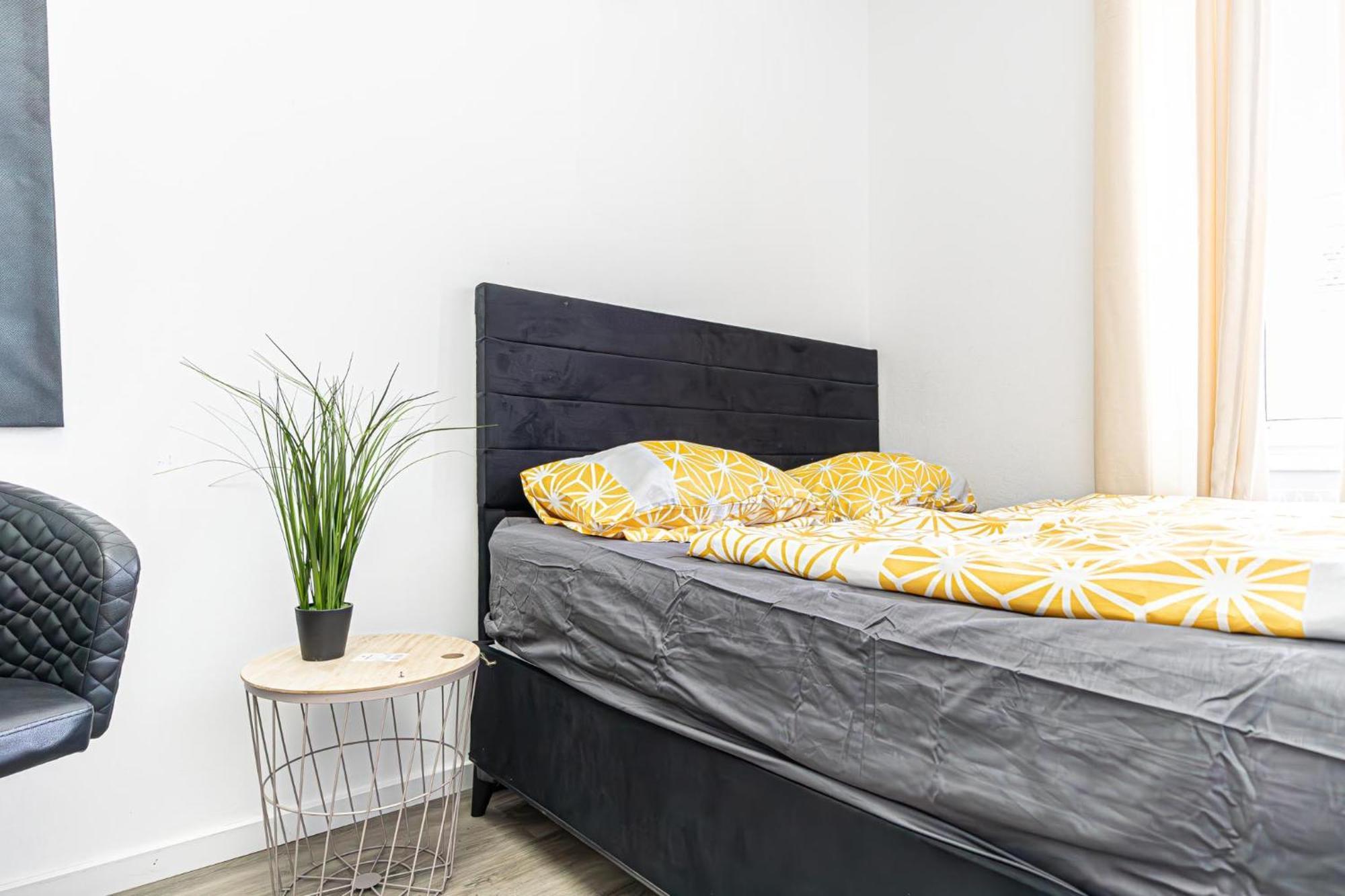 Near Schoenbrunn - Economy Rooms In Shared Apartment At Meidling Train Station Wien Exteriör bild