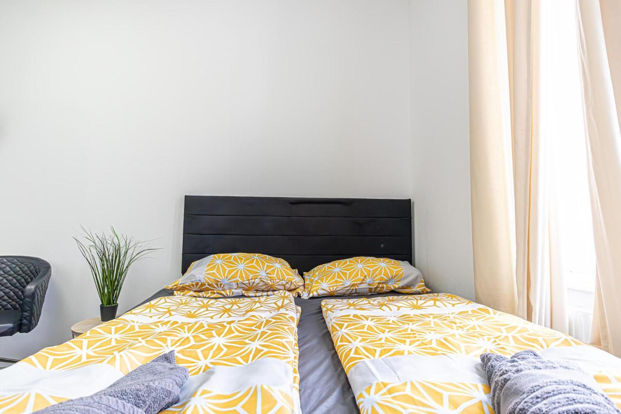 Near Schoenbrunn - Economy Rooms In Shared Apartment At Meidling Train Station Wien Exteriör bild