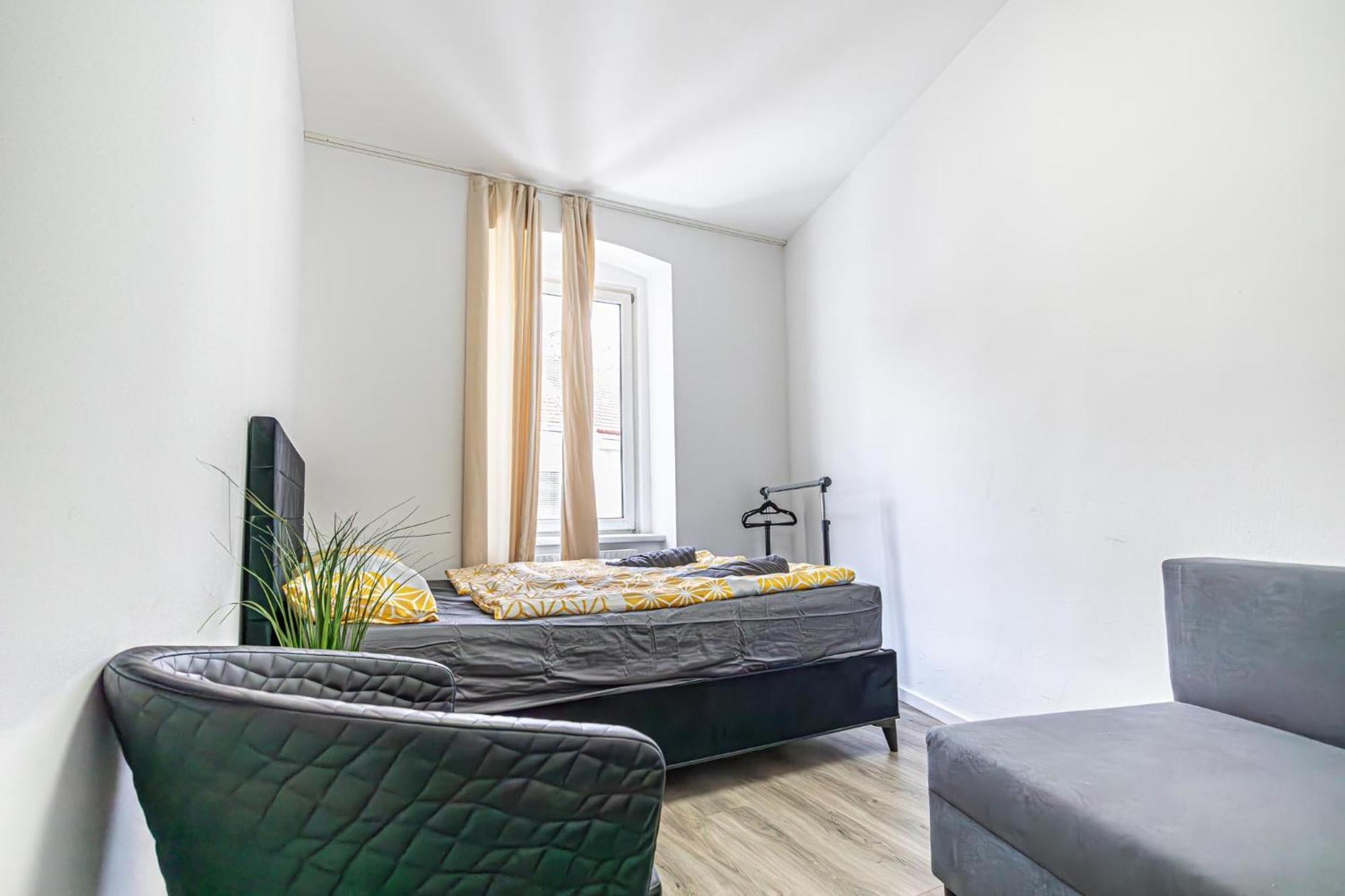 Near Schoenbrunn - Economy Rooms In Shared Apartment At Meidling Train Station Wien Exteriör bild