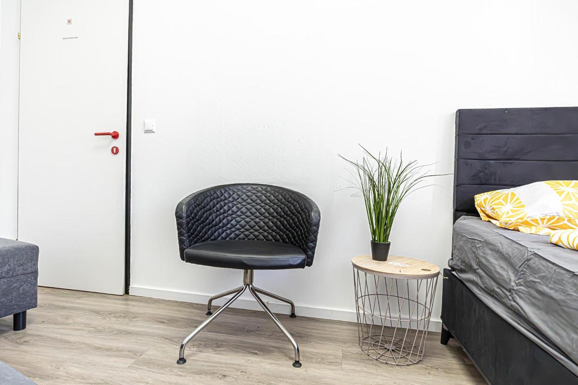 Near Schoenbrunn - Economy Rooms In Shared Apartment At Meidling Train Station Wien Exteriör bild