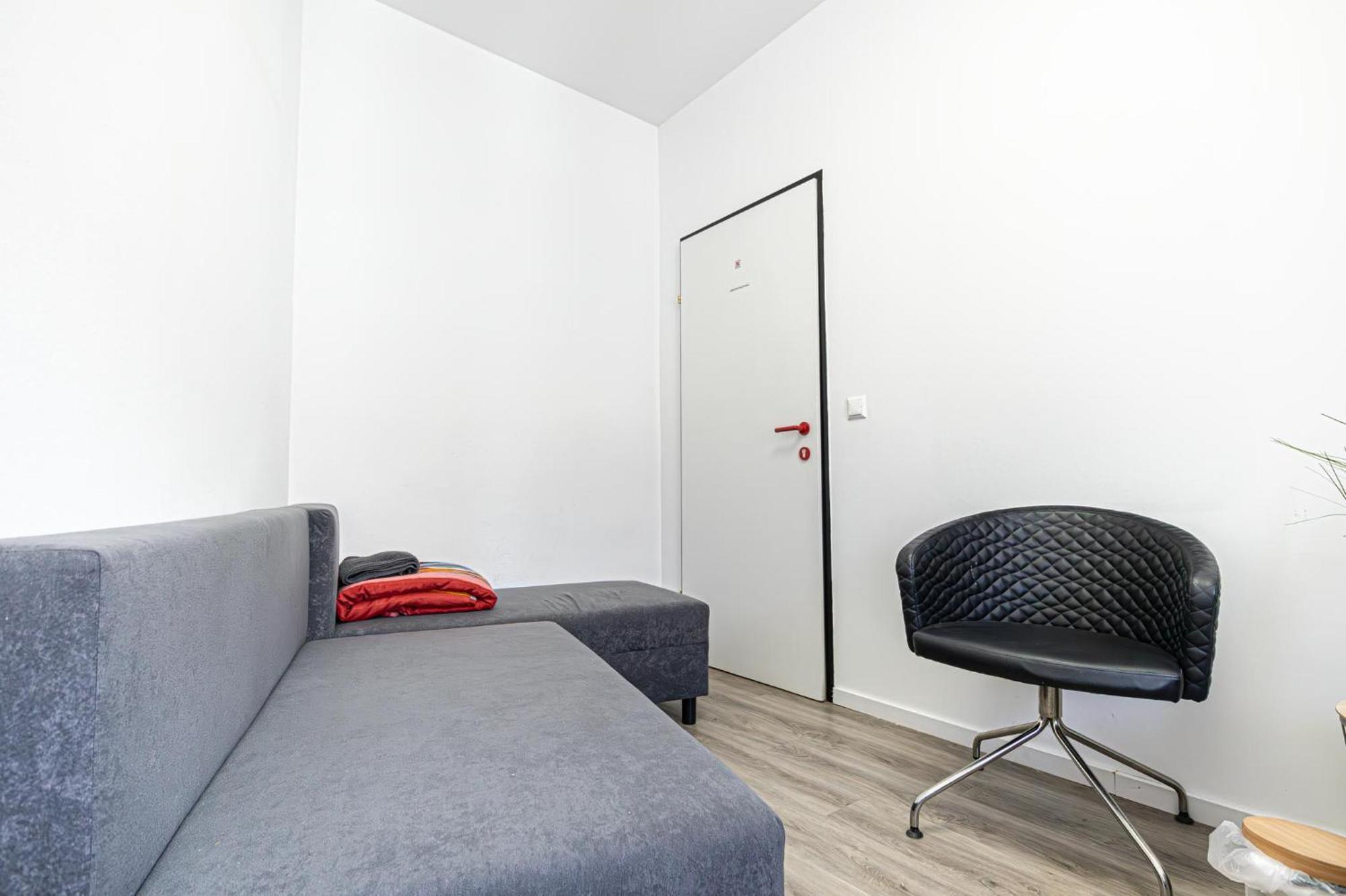 Near Schoenbrunn - Economy Rooms In Shared Apartment At Meidling Train Station Wien Exteriör bild