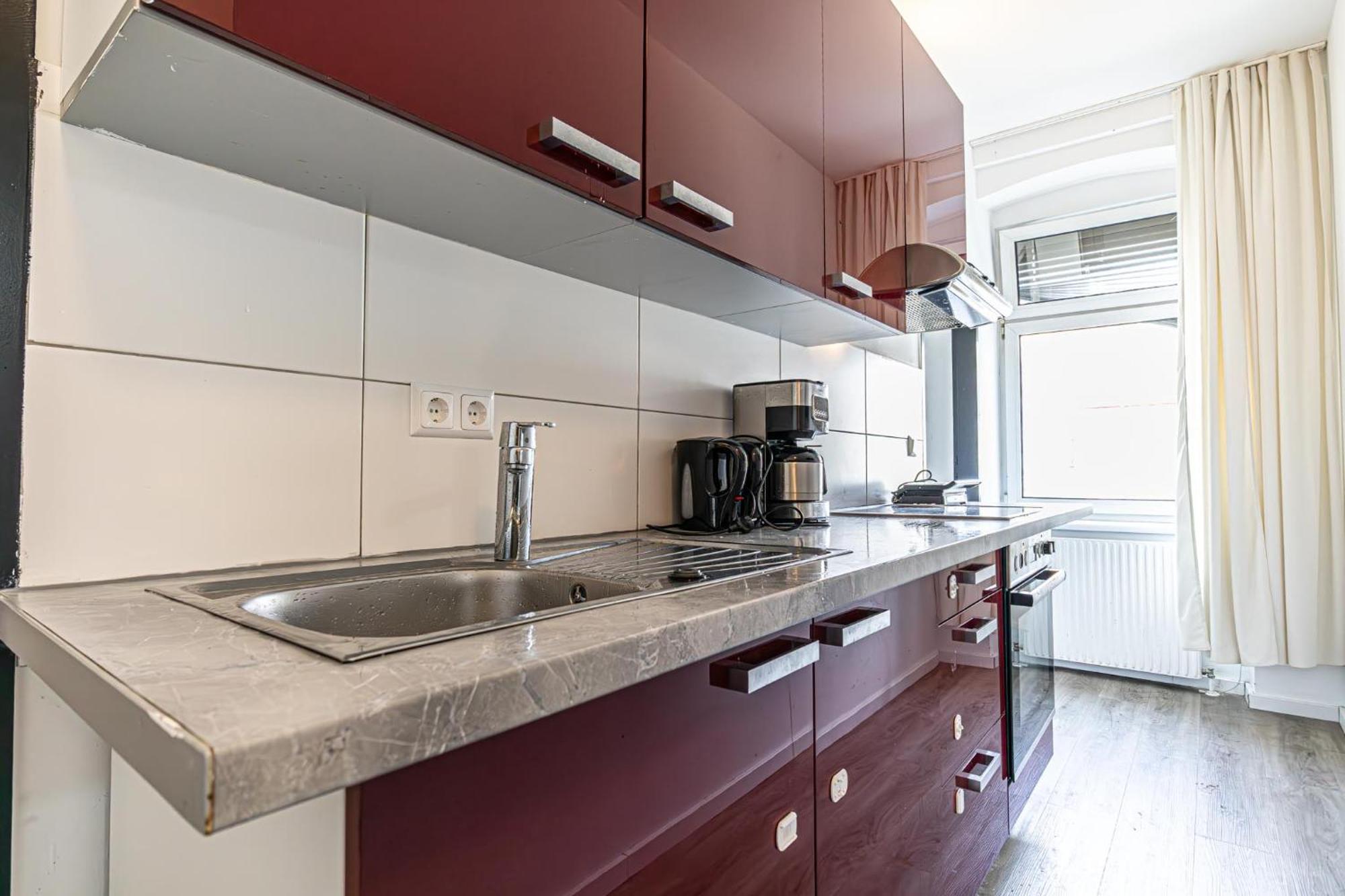 Near Schoenbrunn - Economy Rooms In Shared Apartment At Meidling Train Station Wien Exteriör bild