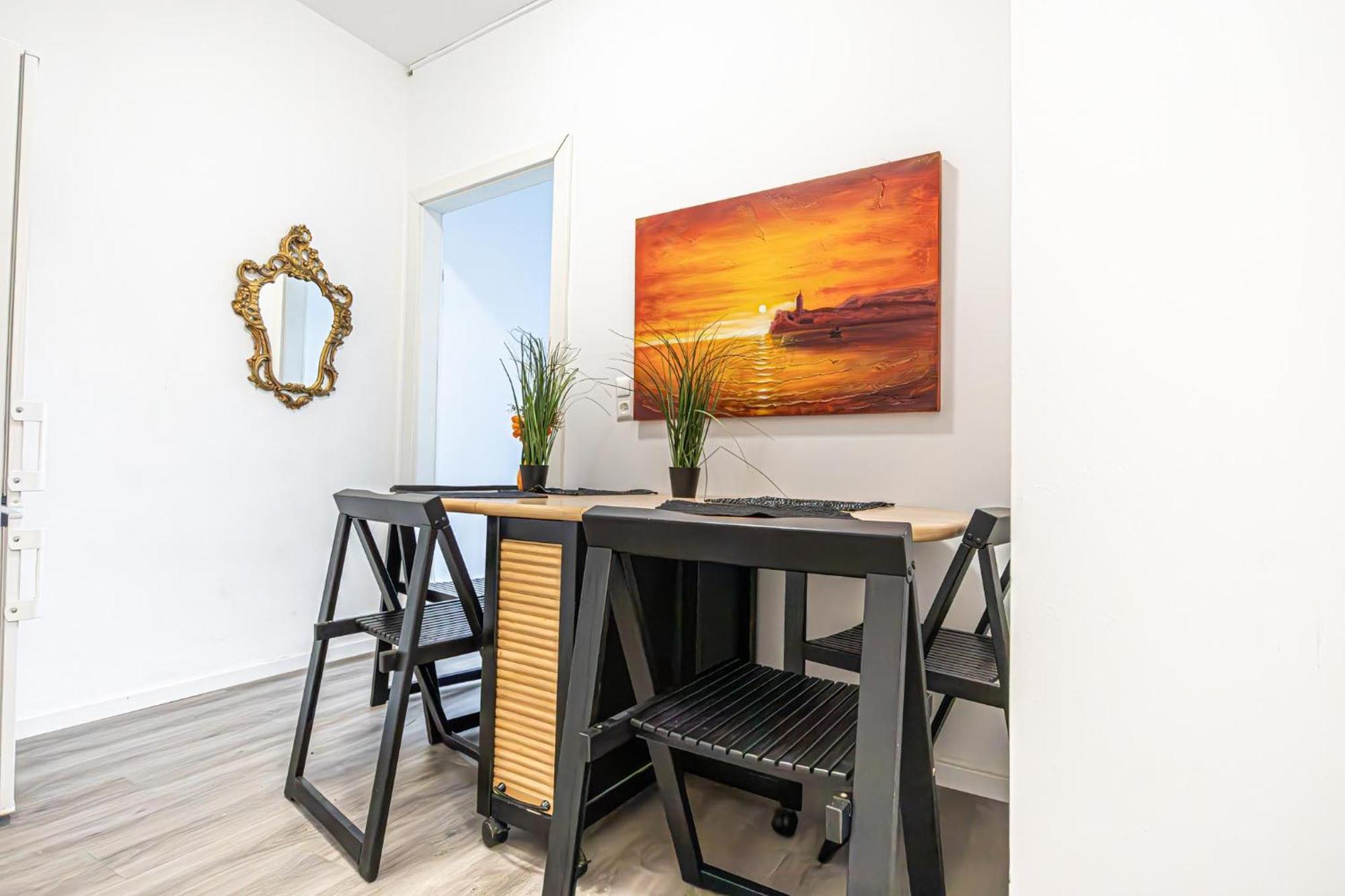 Near Schoenbrunn - Economy Rooms In Shared Apartment At Meidling Train Station Wien Exteriör bild