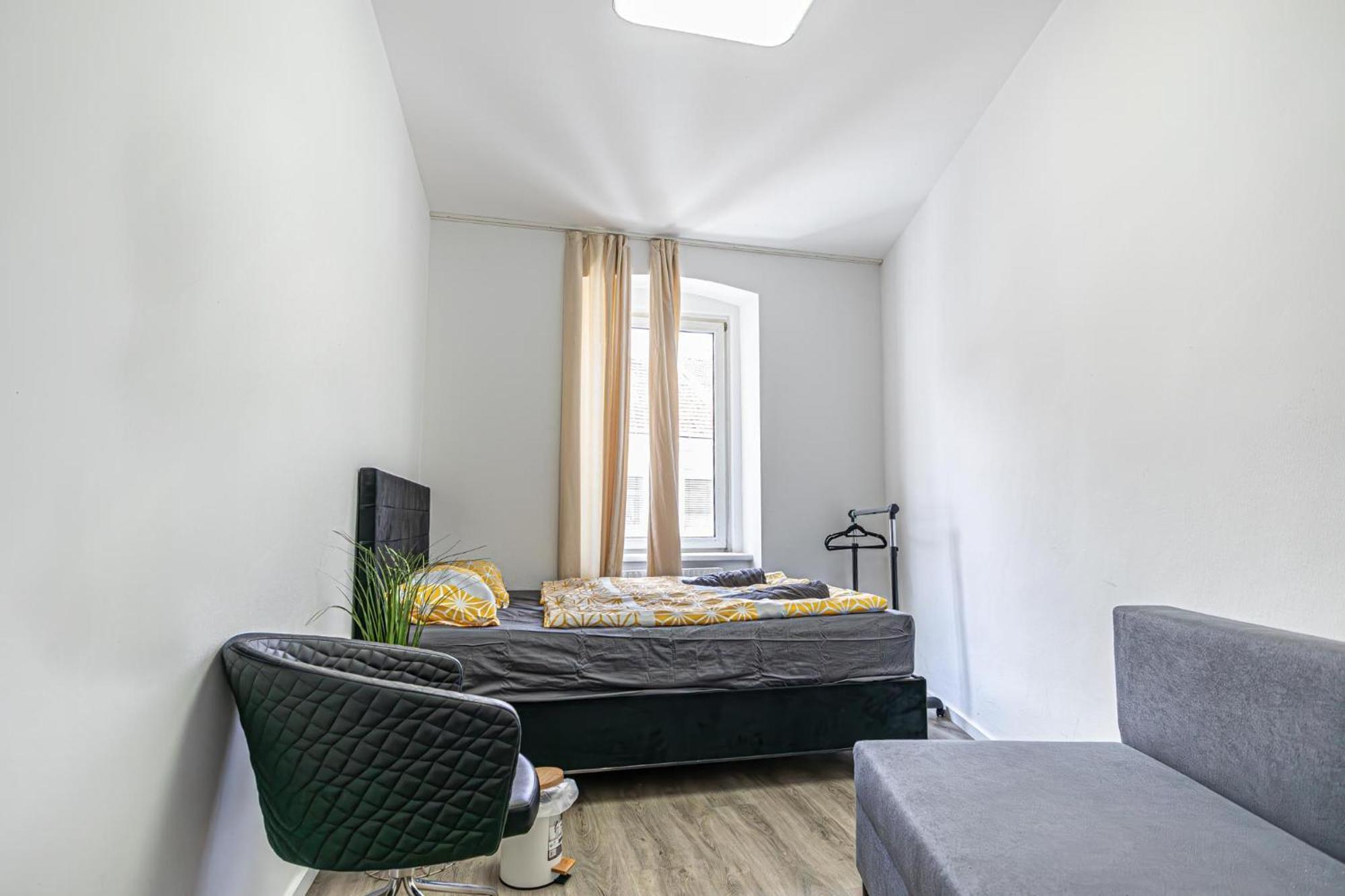 Near Schoenbrunn - Economy Rooms In Shared Apartment At Meidling Train Station Wien Exteriör bild