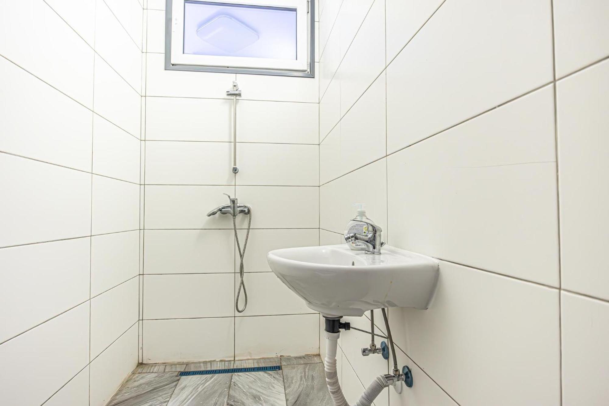 Near Schoenbrunn - Economy Rooms In Shared Apartment At Meidling Train Station Wien Exteriör bild