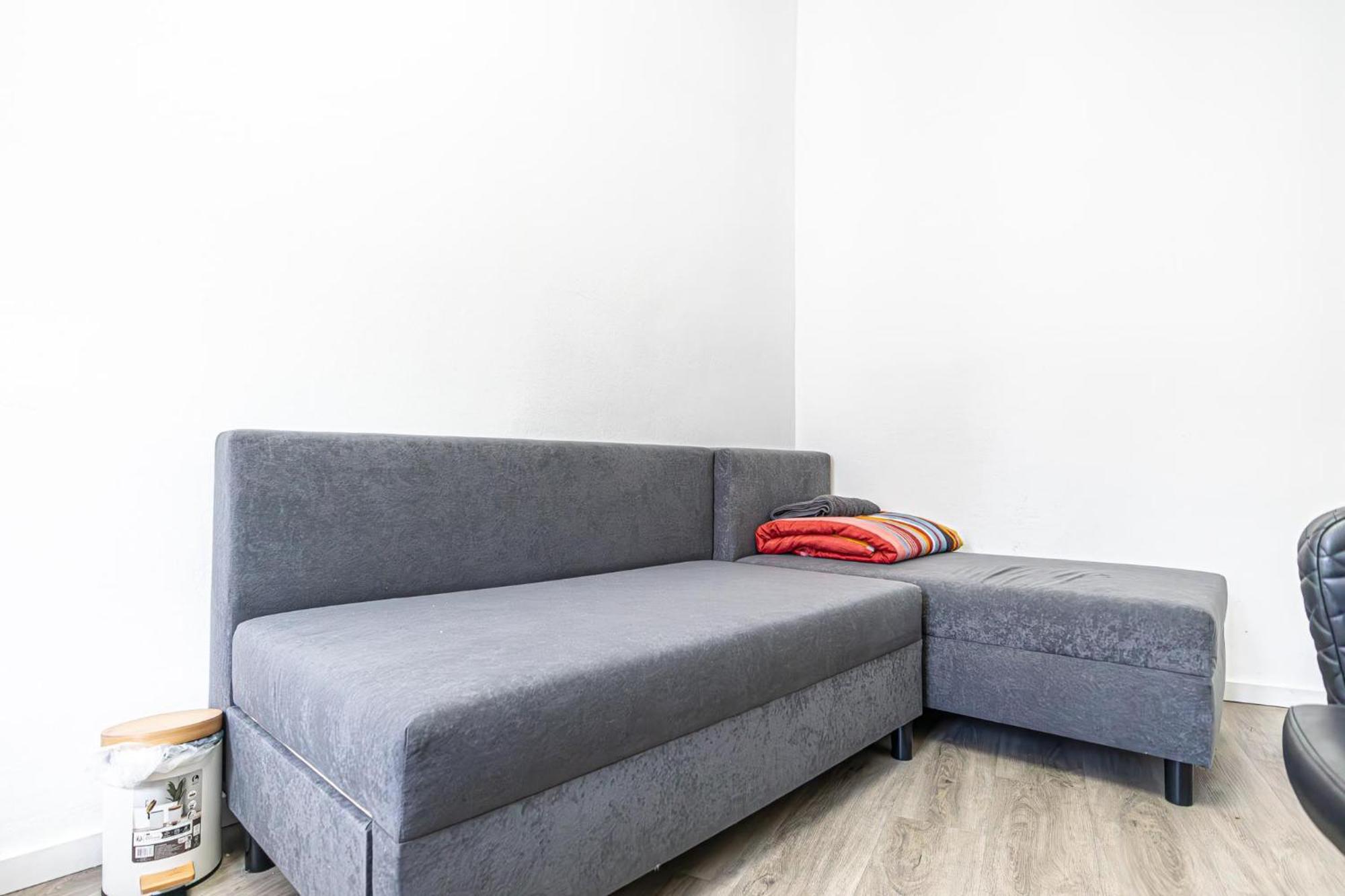 Near Schoenbrunn - Economy Rooms In Shared Apartment At Meidling Train Station Wien Exteriör bild