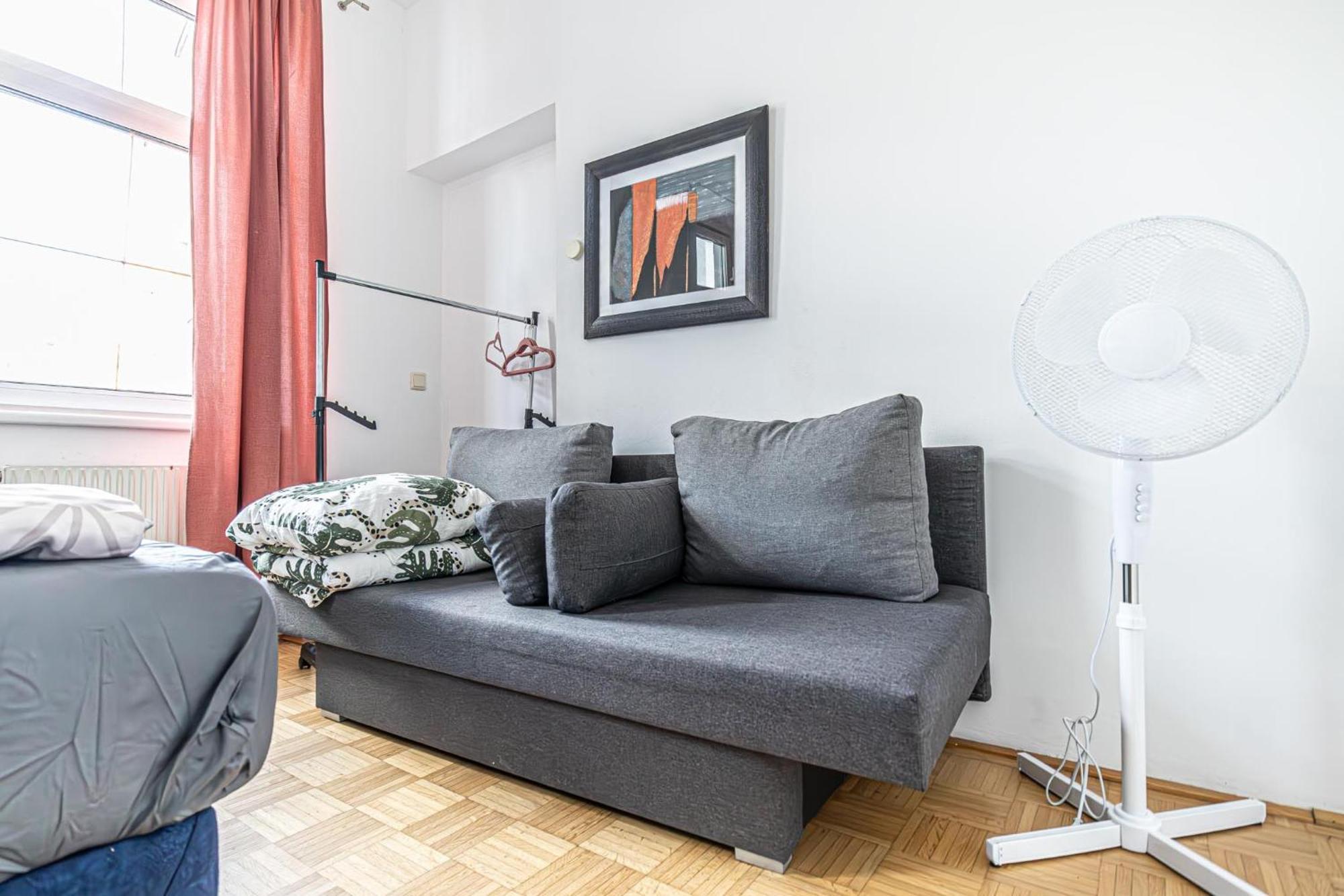 Near Schoenbrunn - Economy Rooms In Shared Apartment At Meidling Train Station Wien Exteriör bild
