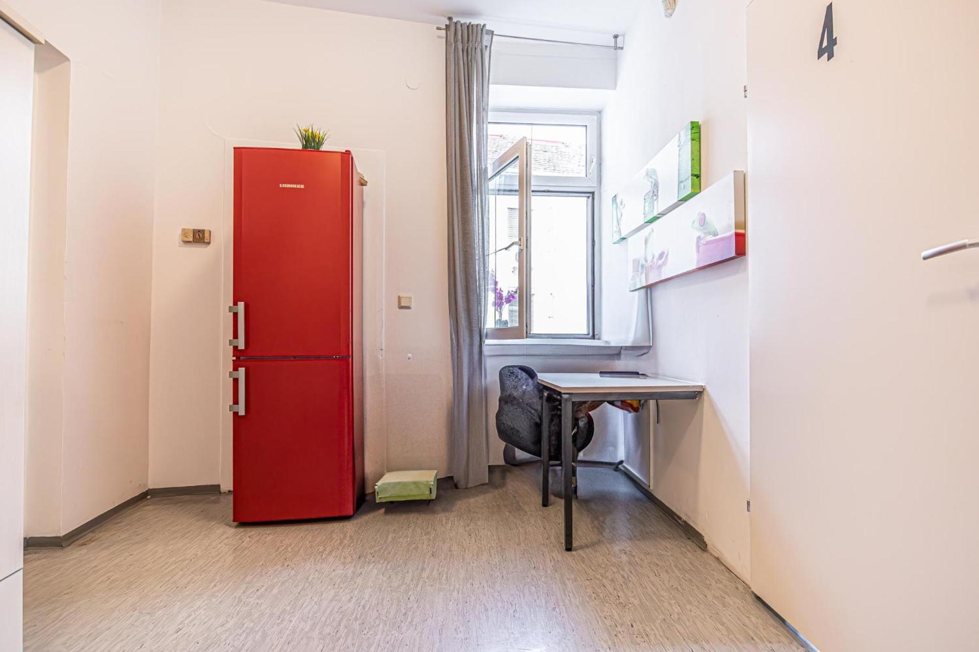 Near Schoenbrunn - Economy Rooms In Shared Apartment At Meidling Train Station Wien Exteriör bild