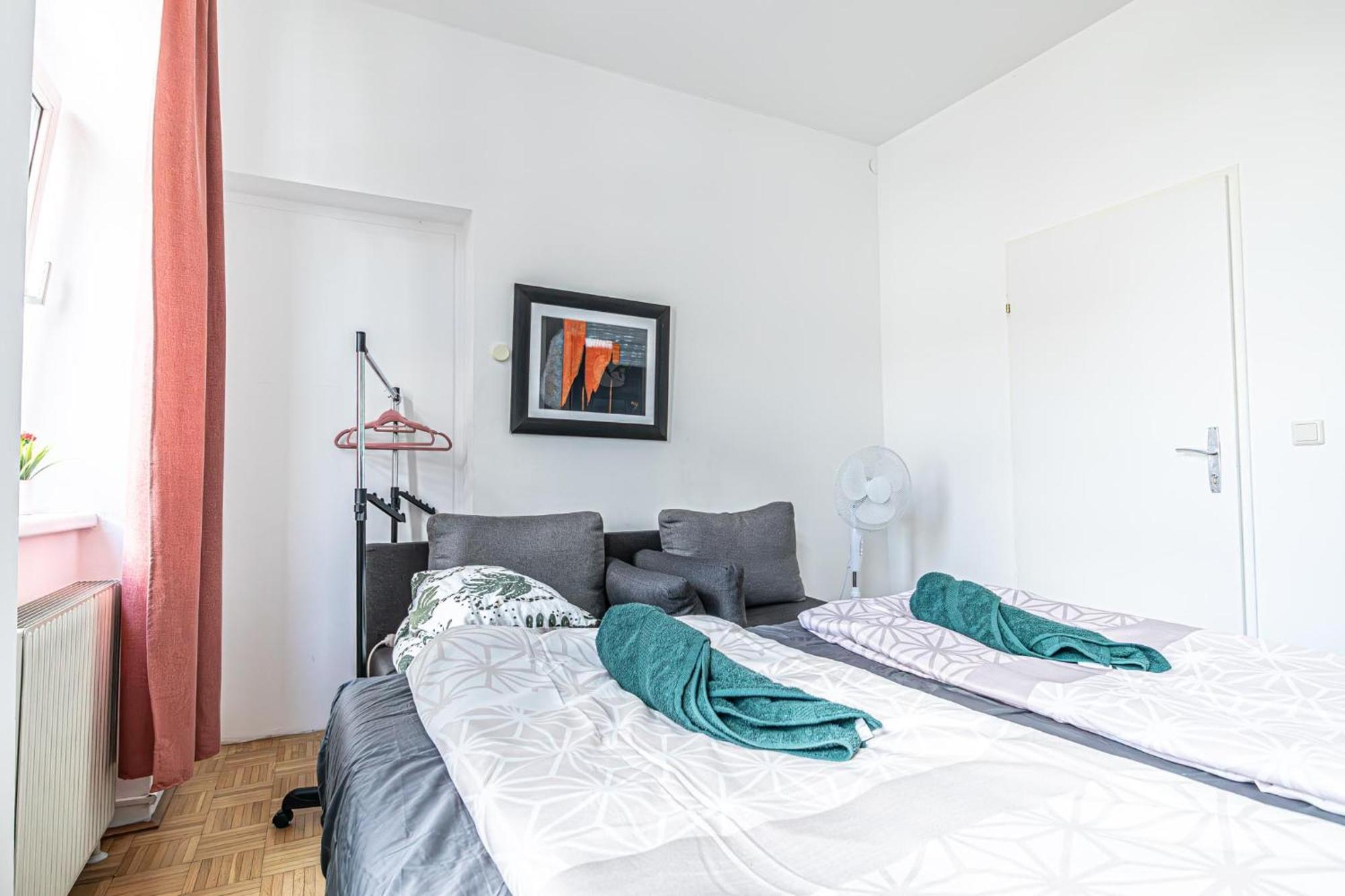 Near Schoenbrunn - Economy Rooms In Shared Apartment At Meidling Train Station Wien Exteriör bild