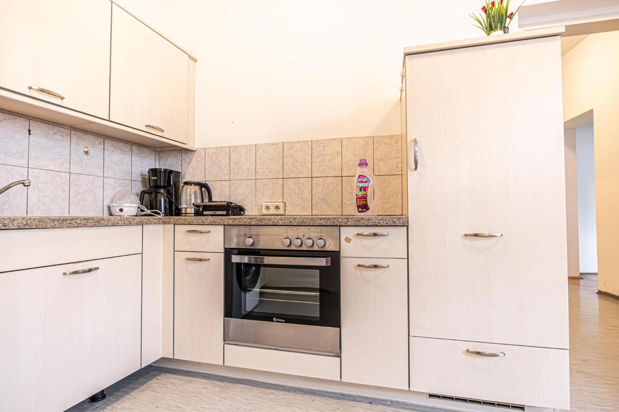 Near Schoenbrunn - Economy Rooms In Shared Apartment At Meidling Train Station Wien Exteriör bild