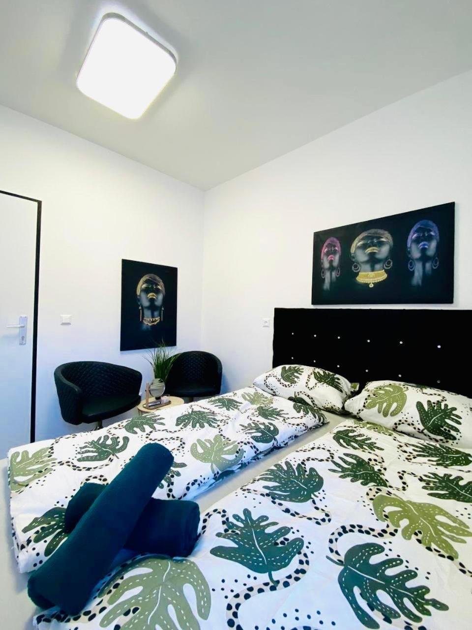 Near Schoenbrunn - Economy Rooms In Shared Apartment At Meidling Train Station Wien Exteriör bild