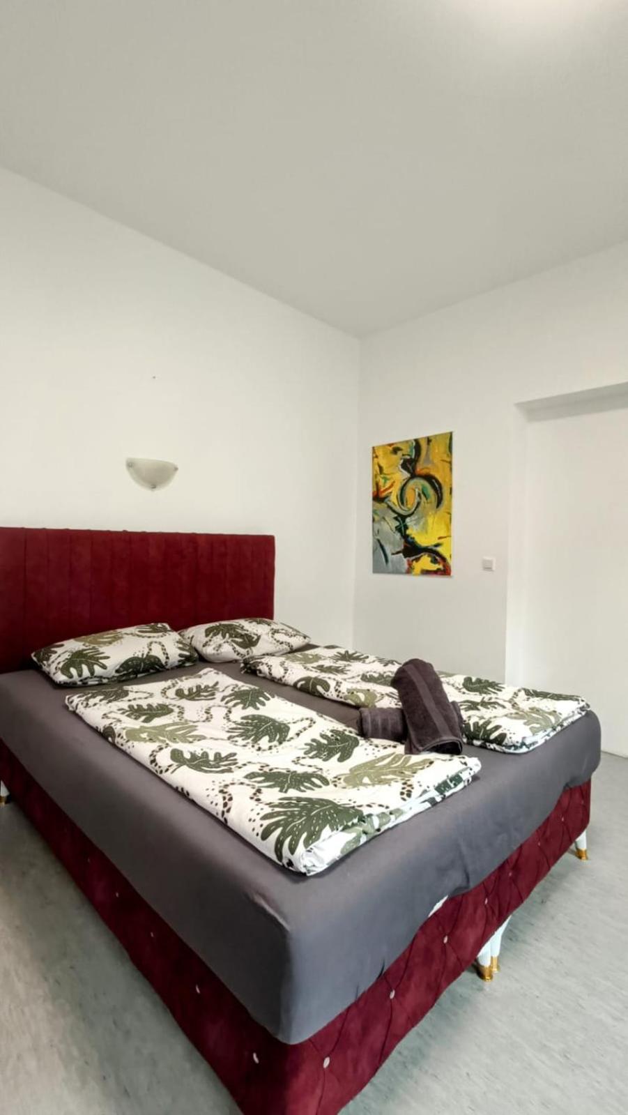 Near Schoenbrunn - Economy Rooms In Shared Apartment At Meidling Train Station Wien Exteriör bild