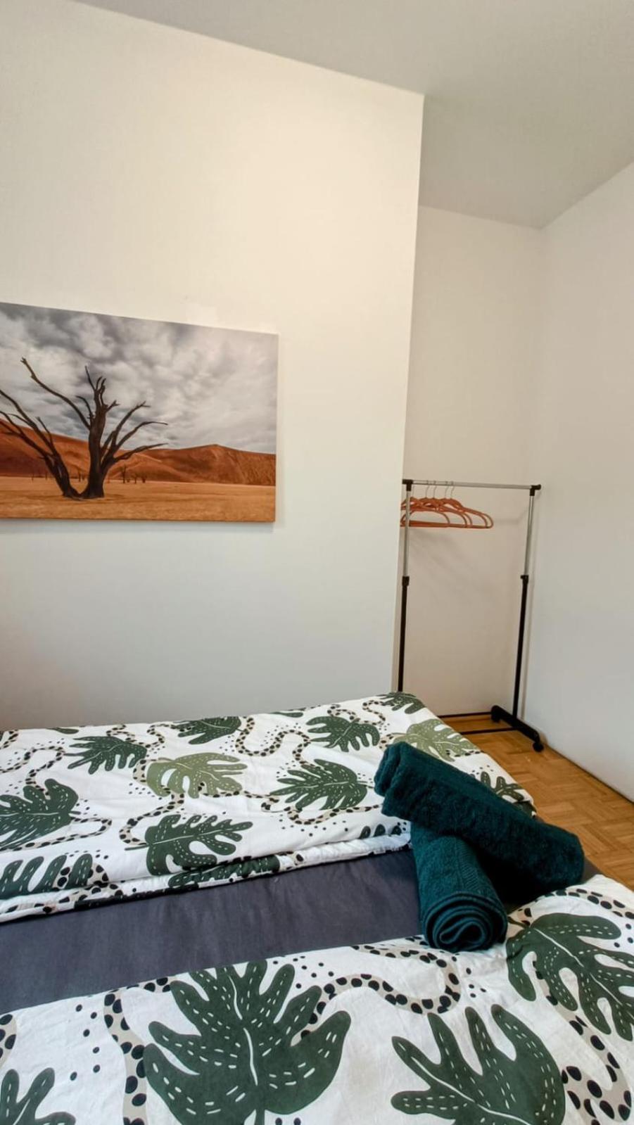 Near Schoenbrunn - Economy Rooms In Shared Apartment At Meidling Train Station Wien Exteriör bild