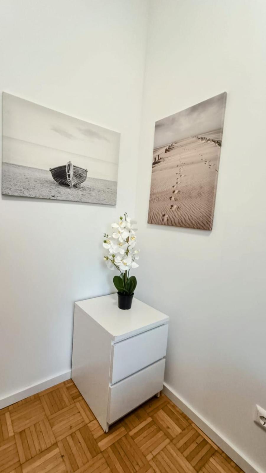 Near Schoenbrunn - Economy Rooms In Shared Apartment At Meidling Train Station Wien Rum bild