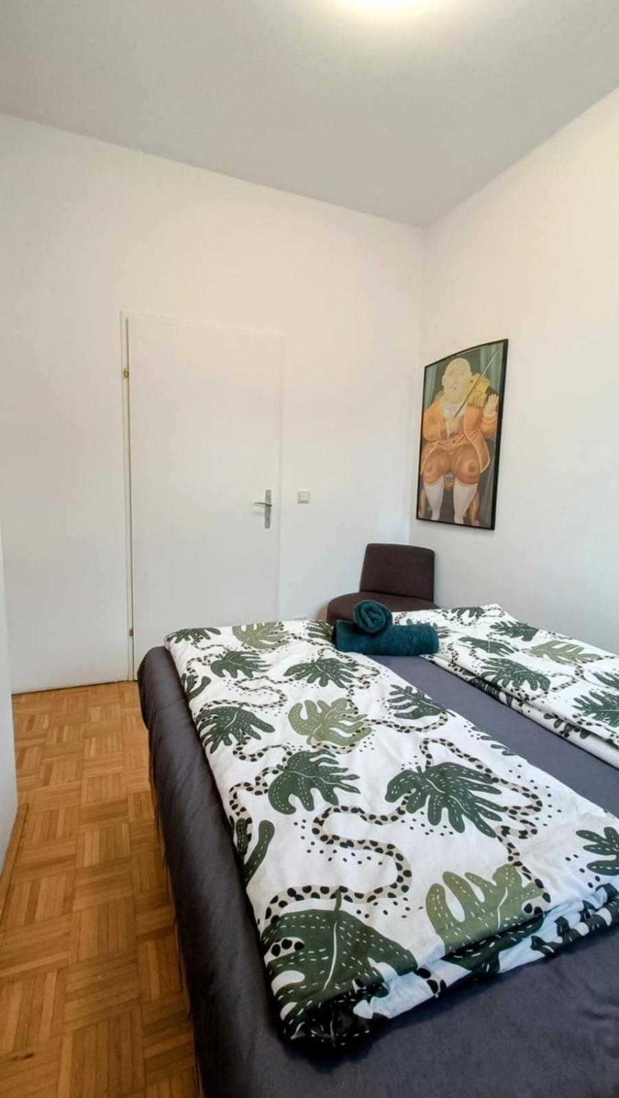 Near Schoenbrunn - Economy Rooms In Shared Apartment At Meidling Train Station Wien Exteriör bild